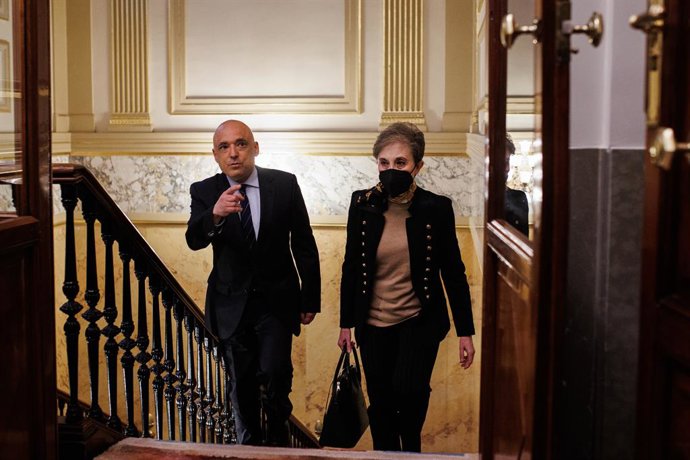 El secretari general del Grup Socialista al Congrés dels Diputats, Rafael Simancas, i la directora del CNI, Paz Esteban