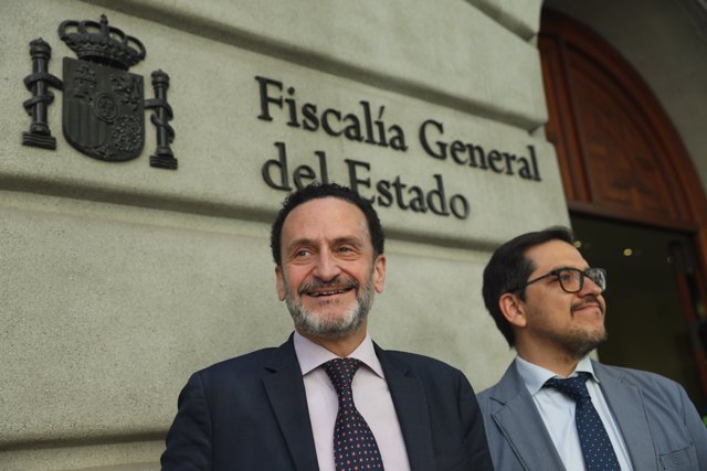 El vicesecretario general de Ciudadanos, Edmundo Bal (i), y el vicesecretario adjunto de Ciudadanos, José María Espejo-Saavedra (d), tras presentar una denuncia ante la Fiscalía por revelación de secretos oficiales