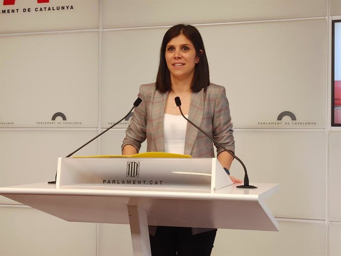 La portavoz y secretaria general adjunta de ERC, Marta Vilalta, en rueda de prensa en el Parlament.