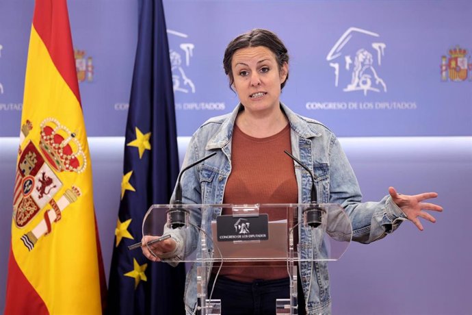 La portavoz de la CUP en el Congreso, Mireia Vehí, en una rueda de prensa