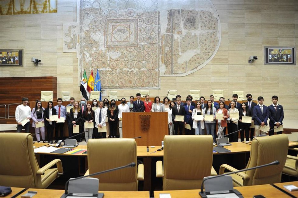 Ndp, Fotografía Y Recursos. Blanca Martín Anima A Los Jóvenes A Reflexionar Sobre El Futuro De Europa Y La Importancia De La Unión En El Desarrollo Y La Paz