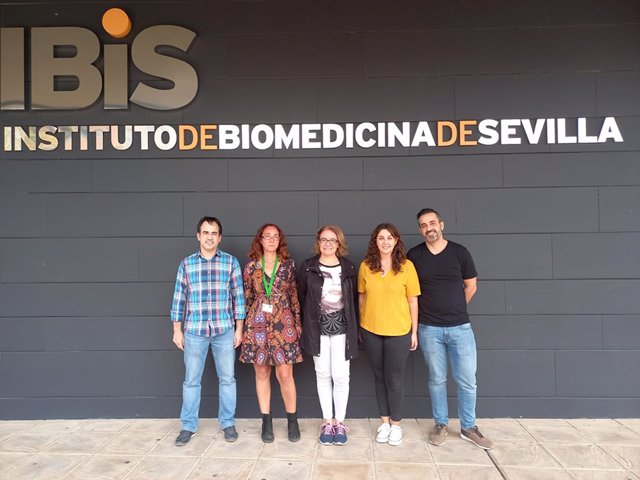 Fotografía del grupo de investigación del IBiS liderado por Yolanda Pacheco.