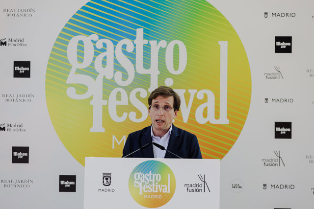 El alcalde de Madrid, José Luis Martínez-Almeida, interviene durante la presentación de la XIII edición de Gastrofestival Madrid, en el Real Jardín Botánico