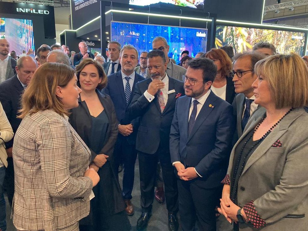 Ada Colau, Jaume Collboni, Mike Blackman, Pere Aragons, Pau Relat y Núria Marín este martes en la inauguración del ISE