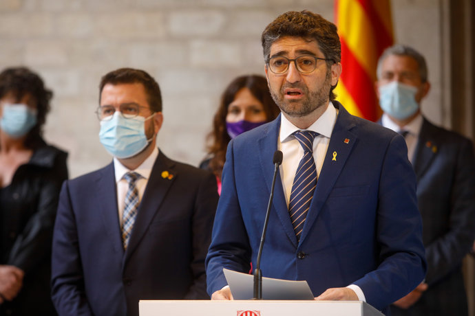 El vicepresidente de la Generalitat, Jordi Puigenr, comparece tras valorar el supuesto caso de espionaje a independentistas, en el Palau de la Generalitat, a 19 de abril de 2022, en Barcelona, Catalunya (España). 