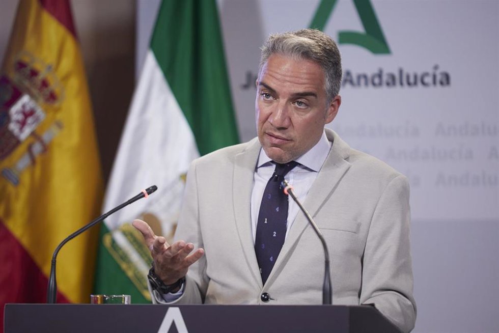 El consejero de Presidencia, Elías Bendodo, durante la rueda de prensa tras el Consejo de Gobierno andaluz en el Palacio de San Telmo, a 10 de mayo de 2022 en Sevilla (Andalucía, España)