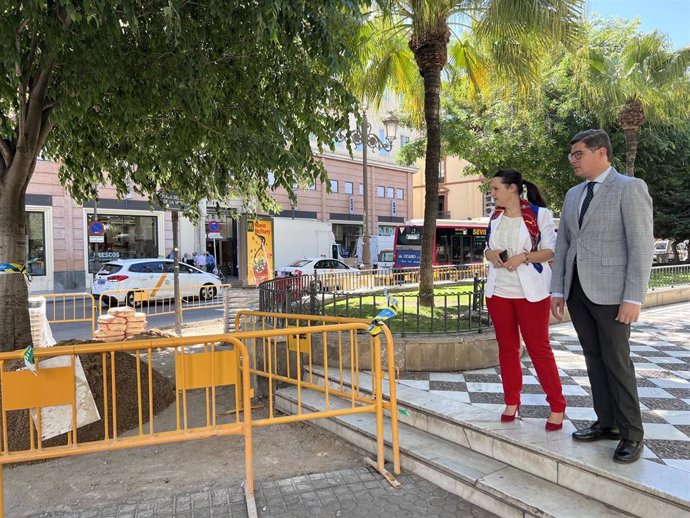 Pimentel y Velázquez visitan las obras en la Plaza del Duque.