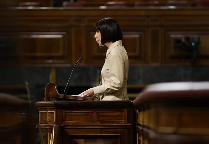 La ministra de Ciencia e Innovación, Diana Morant, interviene en una sesión plenaria, en el Congreso de los Diputados, a 28 de abril de 2022, en Madrid