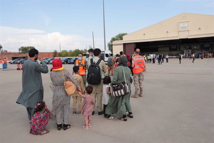 Archivo - Un total de 292 personas evacuadas desde Afganistán llegan a la Base Aérea de Torrejón, a 25 de agosto de 2021