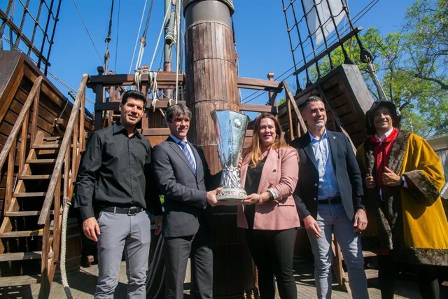 [Sevilla] Uefa Europa League Recepción Copa. Nota De Prensa Y Fotografías.