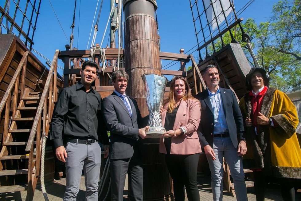 [Sevilla] Uefa Europa League Recepción Copa. Nota De Prensa Y Fotografías.