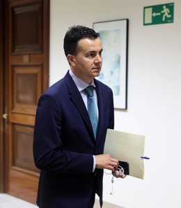 El portavoz del PSOE en el Congreso, Héctor Gómez, a su llegada a una Junta de Portavoces en el Congreso de los Diputados, a 10 de mayo de 2022.