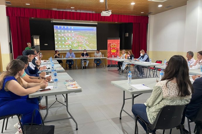 Reunión del presidente de la Diputación de Cáceres con alcaldes de La Vera para tratar asuntos de la comarca