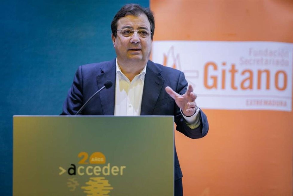 El presidente de la Junta, Guillermo Fernández Vara, en la clausura del encuentro de la Fundación Secretariado Gitano.