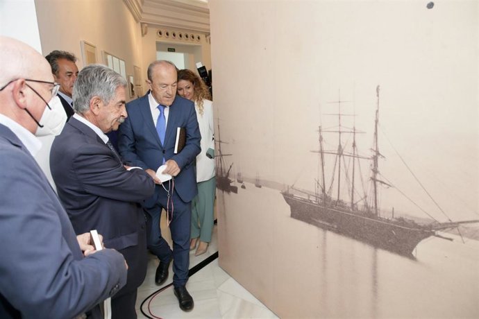 Inauguración muestra fotografías sobre historia del puerto de Santander