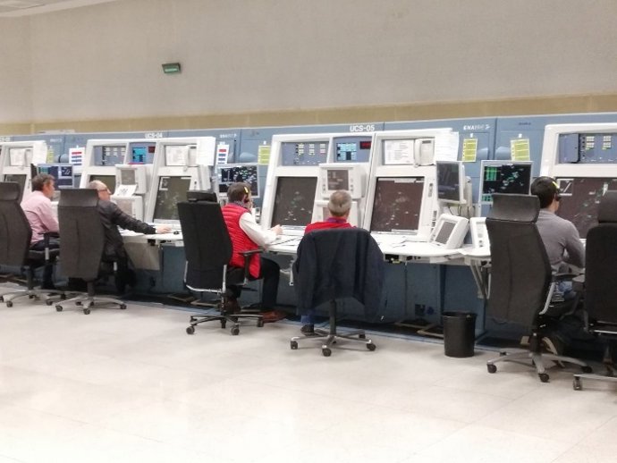 Sala del Centro de Control de Enaire en Canarias