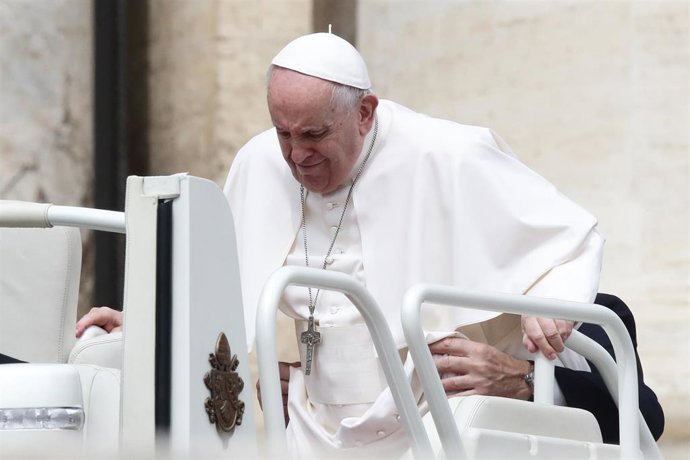 El Papa a su llegada a una audiencia general