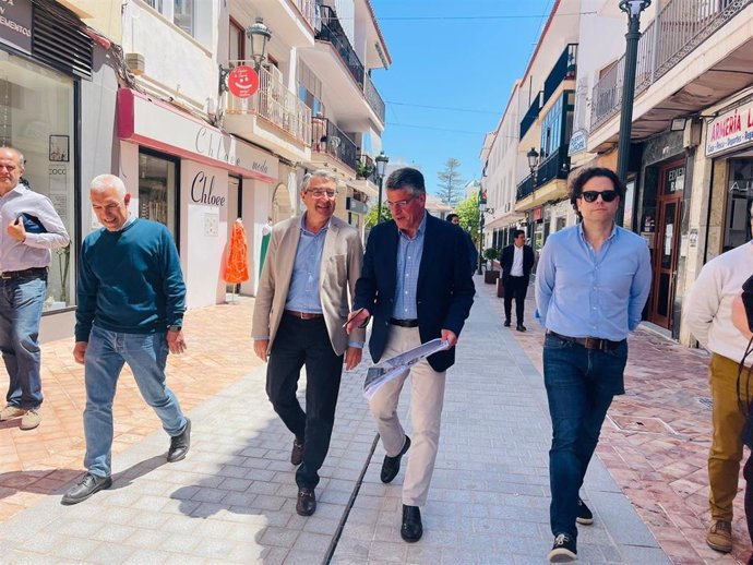 La Diputación de Málaga financia con 300.000 euros la peatonalización de una céntrica calle de Nerja