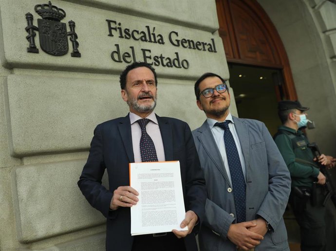 El vicesecretario general de Ciudadanos, Edmundo Bal (i), y el vicesecretario adjunto de Ciudadanos, José María Espejo-Saavedra (d), presentan una denuncia ante la Fiscalía por revelación de secretos oficiales.
