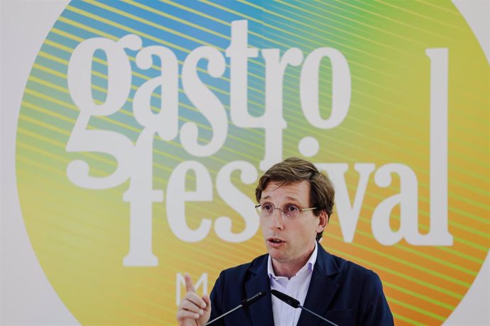 El alcalde de Madrid, José Luis Martínez-Almeida, interviene durante la presentación de la XIII edición de Gastrofestival Madrid, en el Real Jardín Botánico,  