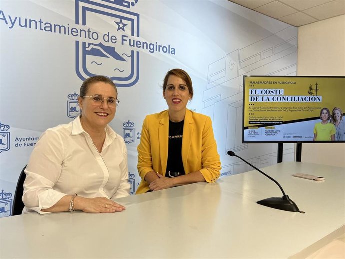 La alcaldesa de Fuengirola, Ana Mula (i) y la fundadora del Club de Malasmadres, Laura Baena, presentan la charla taller del día 18 de mayo en la localidad malagueña.