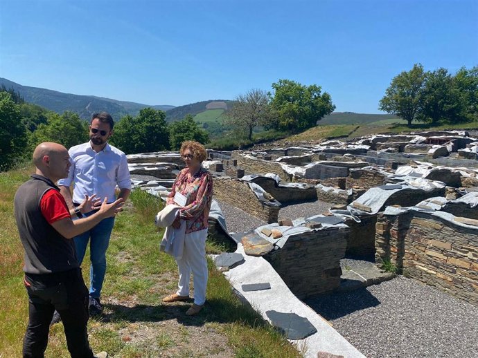 Los diputados del PP Álvaro Queipo y Gloría García visitan en Chao San Martín