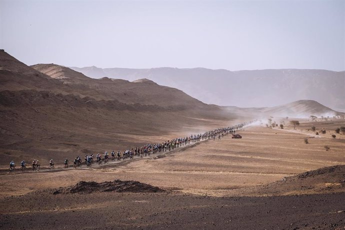Imagen de los corredores de la Titan Desert de 2022.