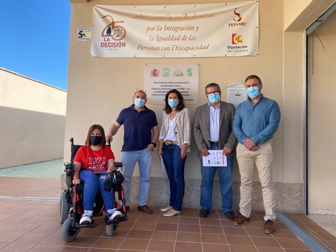 La delegada de Salud y Familias de la Junta en Córdoba, María Jesús Botella, visita el Centro de Atención Infantil Temprana de Nueva Carteya.