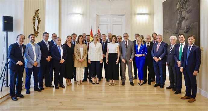 La presidenta de la Comunidad de Madrid, Isabel Díaz Ayuso, participa en una recepción, en la Real Casa de Correos, con los presidentes de las asociaciones territoriales vinculadas al Instituto de Empresa Familiar.