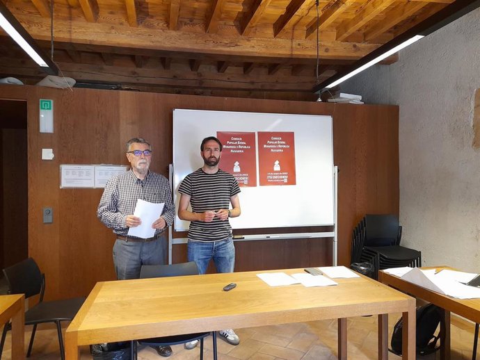 Los portavoces de la plataforma, durante la rueda de prensa