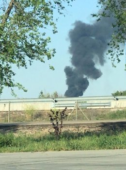 Incendio en una empresa de reciclaje de cartón y plástico en Aldeamayor de San Martín.