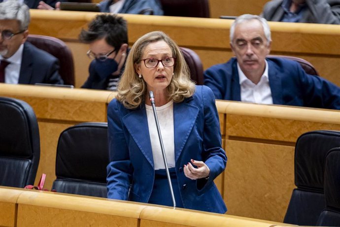 La vicepresidenta primera y ministra de Asuntos Económicos, Nadia Calviño, interviene en una sesión de control al Gobierno, en el Senado, a 10 de mayo de 2022, en Madrid (España)