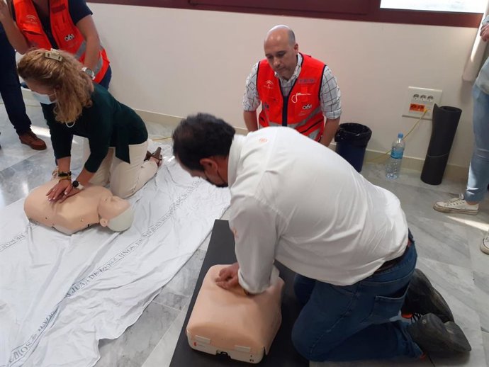 Junta forma a filiales rocieras y operativos que peregrinan por los Caminos de Sevilla en la romería del Rocío