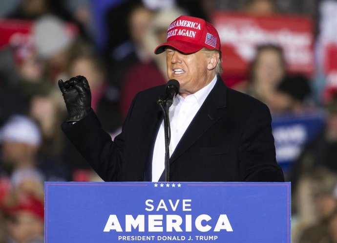 Archivo - 12 March 2022, US, Florence: Former US President Donald Trump speaks during a Save America Rally at the Florence Regional Airport. Photo: Brian Cahn/ZUMA Press Wire/dpa