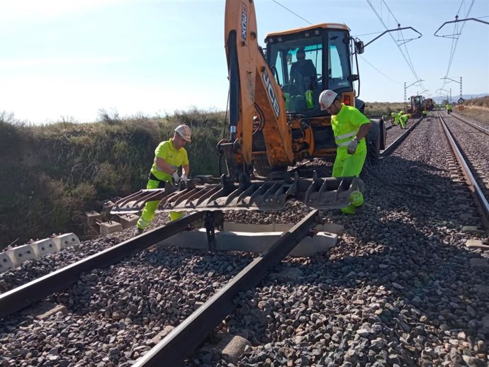 Imagen de las obras de sustitución de traviesas