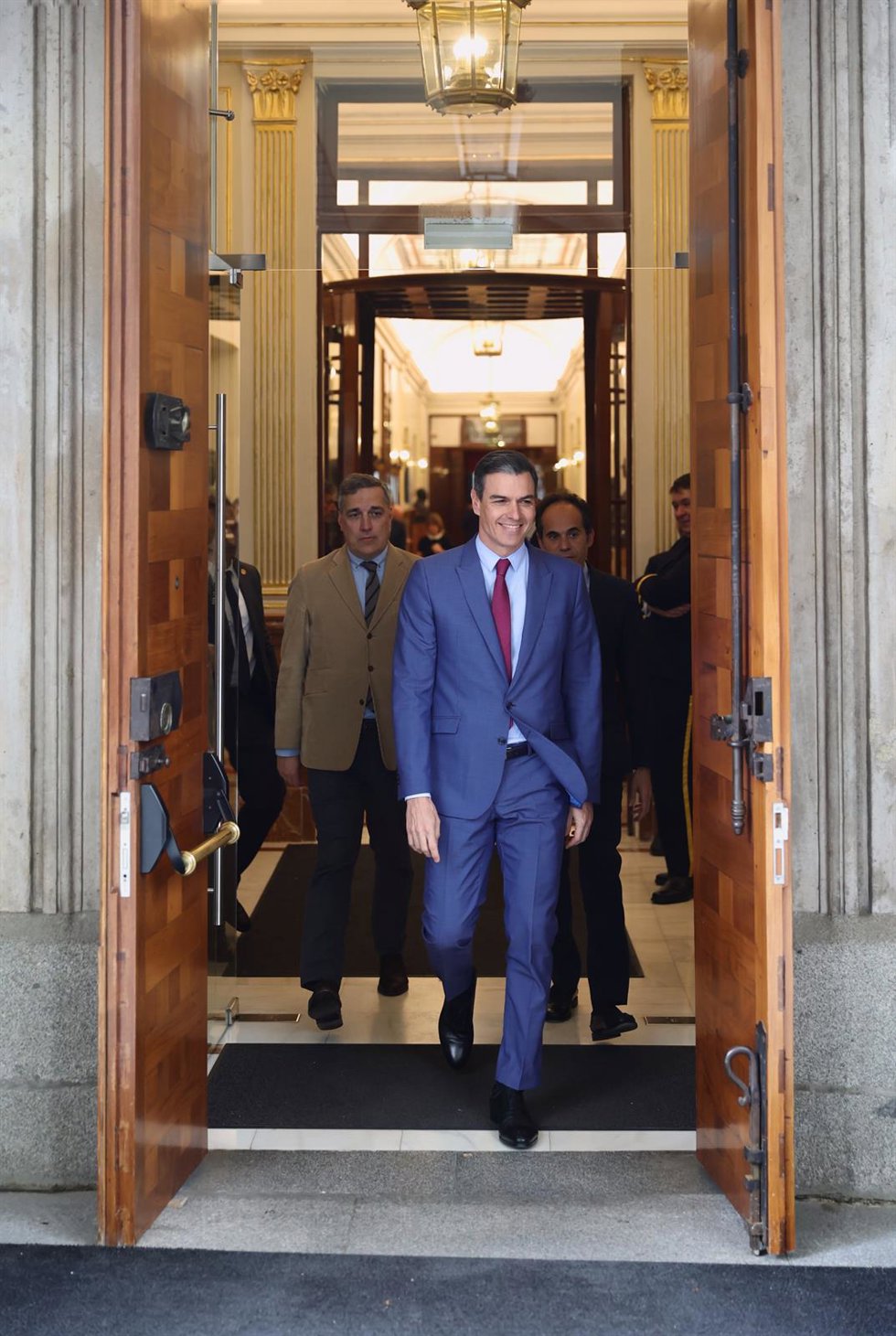 El presidente del Gobierno, Pedro Sánchez, a su salida de una sesión plenaria, en el Congreso de los Diputados, a 28 de abril de 2022, en Madrid (España).