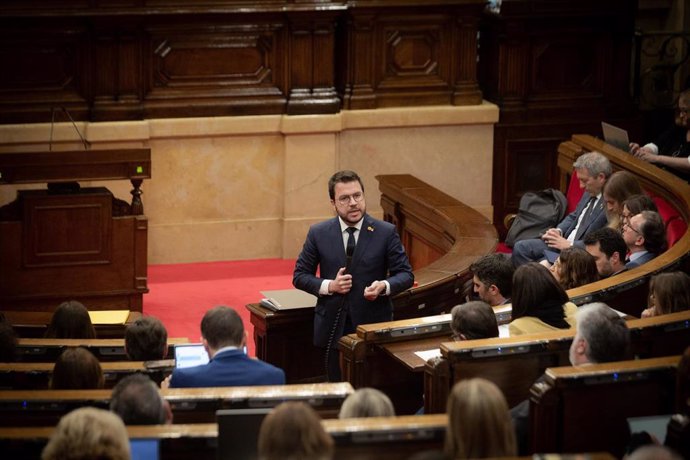 El presidente de la Generalitat, Pere Aragons, en la sesión de control en el pleno del Parlament.