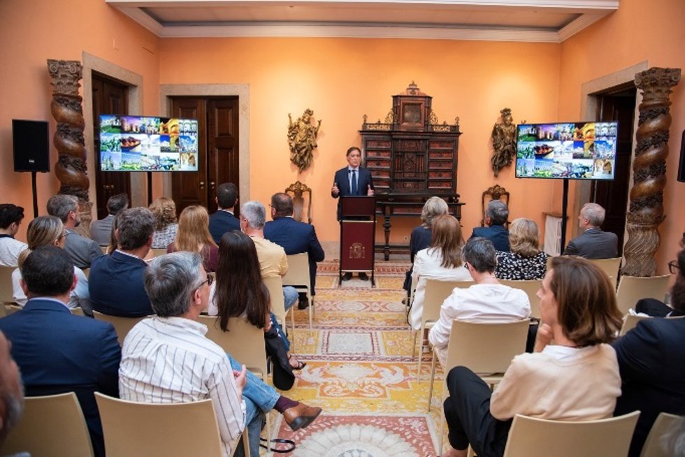 Ciudades Patrimonio y Paradores promocionan su oferta turística y cultural en Portugal.