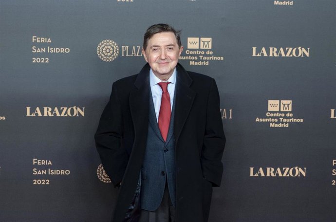 Archivo - El periodista Federico Jiménez Losantos posa a su llegada a la presentación de los carteles taurinos de la próxima Feria de San Isidro, en la Plaza de toros de Las Ventas, a 14 de marzo de 2022, en Madrid (España).