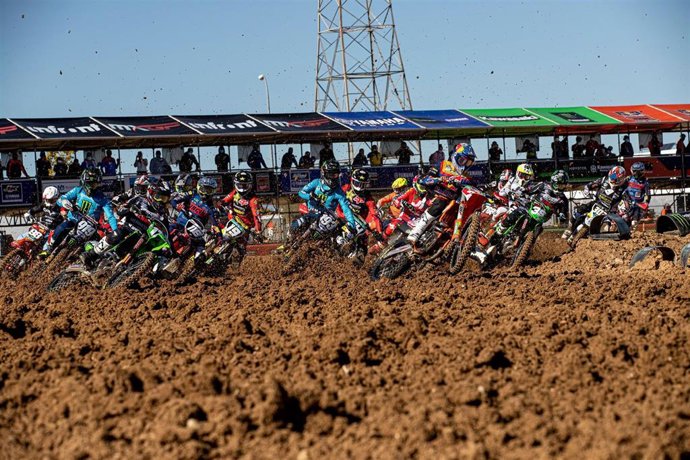 Archivo - Imagen de una las carreras del Gran Premio de España de Motocross en el circuito intu Xanadú  Arroyomolinos