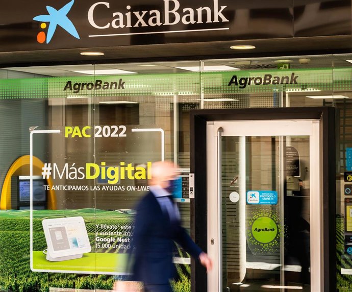 Archivo - Oficina de CaixaBank especializada en el sector agroalimentario.