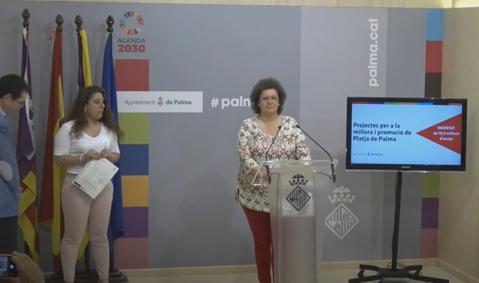 La regidora de Turismo del Ayuntamiento de Palma, Elena Navarro, antes de comenzar la rueda de prensa.