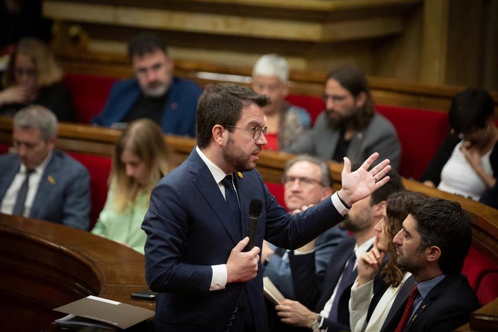 El presidente de la Generalitat, Pere Aragons, interviene en una sesión plenaria, en el Parlament de Cataluña, a 11 de mayo de 2022, en Barcelona, Cataluña (España). El pleno del Parlament acoge de nuevo la votación de si piden o no la dimisión de la m