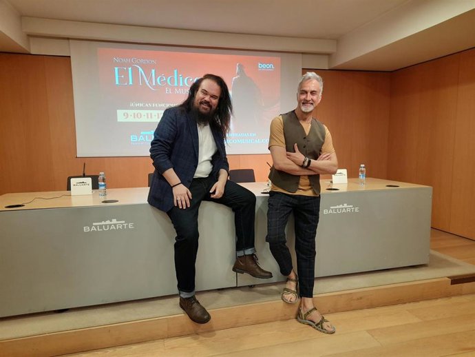 Josean Moreno y Alberto Vázquez, protagonistas del musical, durante la rueda de prensa