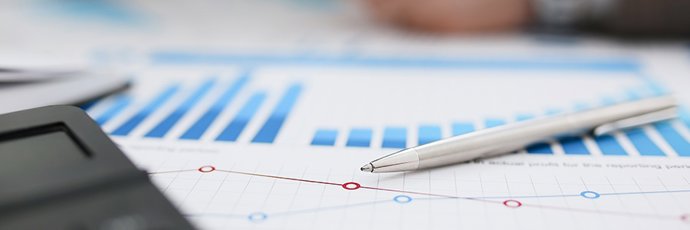 Archivo - La US se sitúa como la tercera universidad de España en Negocios, Gestión y Contabilidad.