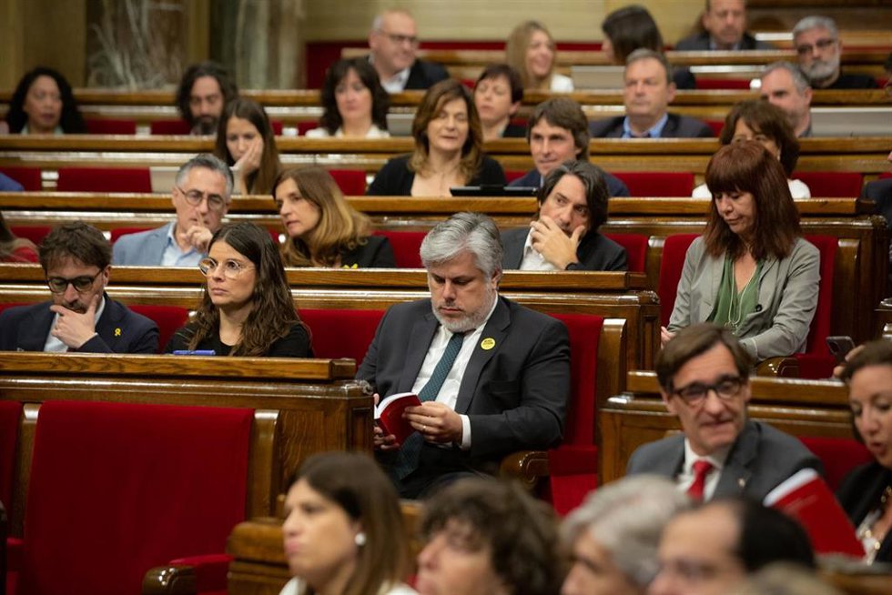 El presidente de Junts en el Parlament, Albert Batet, durante en una sesión plenaria en el Parlament.