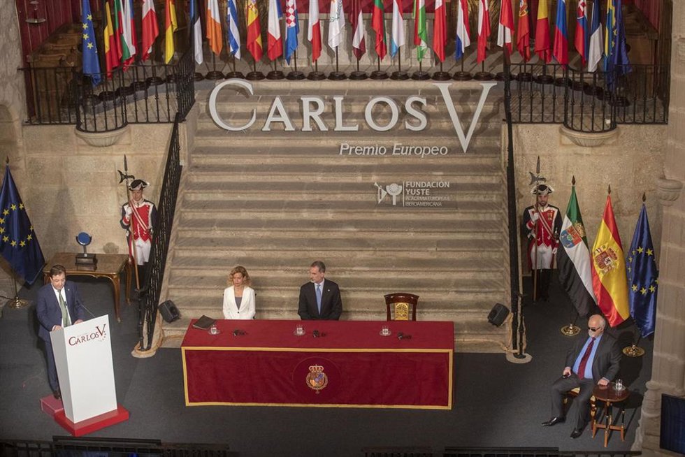 El presidente de la Junta de Extremadura en la entrega del Premio Europeo Carlos V concedido al Foro Europeo de la Discapacidad.