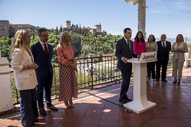 Juanma Moreno durante la presentación de los candidatos cabezas de lista del PP-A a las elecciones andaluzas en Granada, este miércoles.