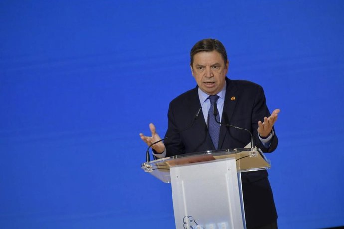 El ministro de Agricultura, Pesca y Alimentación, Luis Planas, en Fenavin