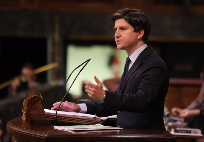 Archivo - El diputado del PP Diego Gago interviene en una sesión plenaria en el Congreso